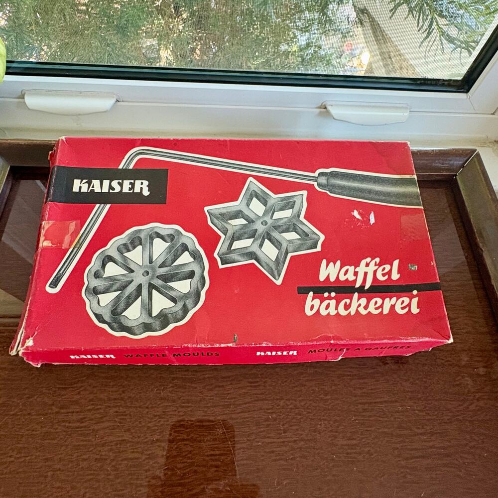 Vintage Kaiser German Waffle Rosette Mold Set in Original Box